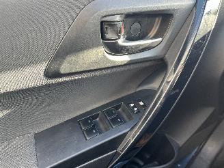 Toyota Auris Auris (E18) Hatchback 5-drs 1.8 16V Hybrid (2ZRFXE) [100kW]  (10-2012/=
03-2019) picture 39