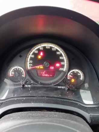 Volkswagen Up! Up! (121) Hatchback 1.0 12V 60 (CHYA) [44kW]  (08-2011/08-2020) picture 2
