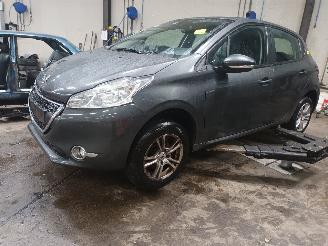 Vrakbiler auto Peugeot 208 208 I (CA/CC/CK/CL) Hatchback 1.2 Vti 12V PureTech 82 (EB2F(HMZ)) [60k=
W]  (03-2012/12-2019) 2013/6
