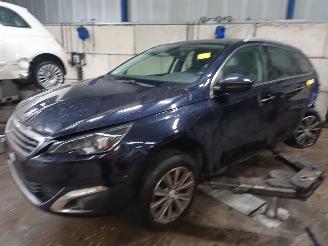 Uttjänta bilar auto Peugeot 308 308 SW (L4/L9/LC/LJ/LR) Combi 5-drs 1.2 12V e-THP PureTech 130 (EB2DTS=
(HNY)) [96kW]  (03-2014/06-2021) 2014/12