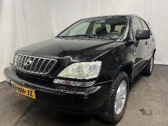 Vaurioauto  passenger cars Lexus RX RX (MCU15) SUV 300 V6 24V VVT-i (1MZ-FE) [148kW]  (10-2000/05-2003) 2002/1