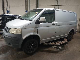 Vrakbiler auto Volkswagen Transporter Transporter T5 Van 2.5 TDi (AXD) [96kW]  (04-2003/11-2009) 2005/9
