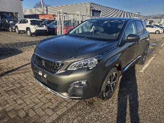 uszkodzony samochody osobowe Peugeot 3008 Allure 1.2 automaat 2019/5