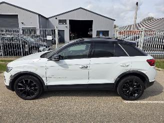 Volkswagen T-Roc 1.5 TSI DSG    First registration 16-05-2023 picture 3
