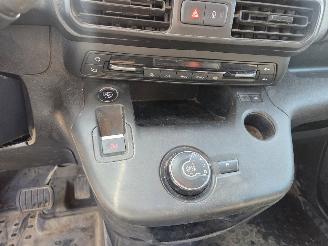 Peugeot Partner 1.5 BlueHDI Premium automaat | Motorschade picture 9