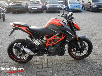 KTM 390 Duke ABS picture 2