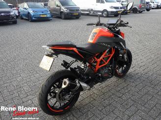 KTM 390 Duke ABS picture 4