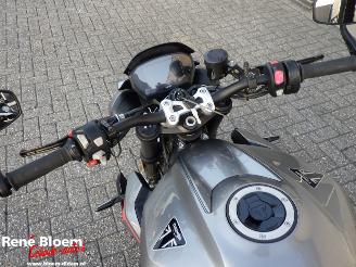 Triumph Street Triple 765 RS picture 12