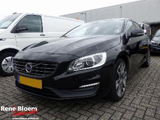 skadebil auto Volvo V-60 2.0 D3 Polar+ Navi 150pk 2017/10