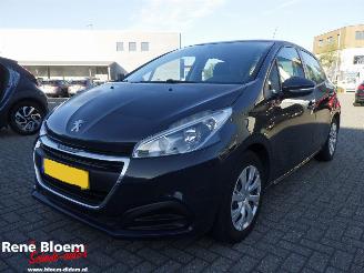 damaged passenger cars Peugeot 208 1.2 Puretech Active 5drs Airco 2016/11