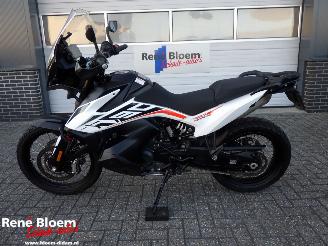 krockskadad bil auto KTM Fabia 790 Adventure 2022/2