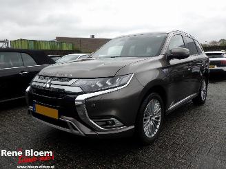 Vaurioauto  passenger cars Mitsubishi Outlander 2.4 PHEV Instyle Aut 2020/11