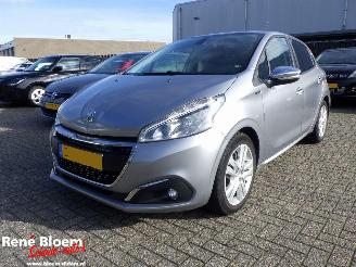 Schadeauto Peugeot 208 1.2 PureTech Signature Navi 5drs 2019/6