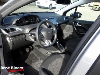 Peugeot 208 1.2 PureTech Signature Navi 5drs picture 15