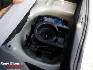 Peugeot 208 1.2 PureTech Signature Navi 5drs picture 21