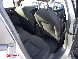 Peugeot 208 1.2 PureTech Signature Navi 5drs picture 9