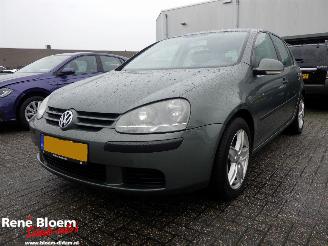 Coche accidentado Volkswagen Golf 1.6 FSI Trendline 2004/4