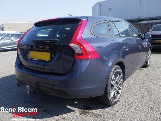 damaged passenger cars Volvo V-60 2.0 D3 2012/1