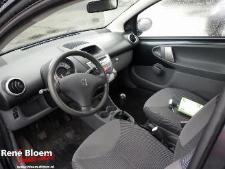 Peugeot 107 1.0-12V XS picture 9