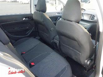 Peugeot 308 1.2 PureTech Blue Lease Executive 110pk picture 11