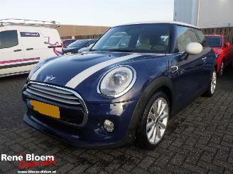 Vaurioauto  passenger cars Mini Cooper 1.5 Cooper Chili Serious Business Automaat 2014/8