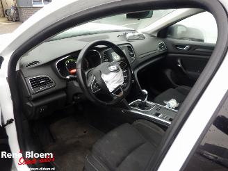 Renault Mégane Estate 1.3 TCe Limited 140pk 5drs picture 10