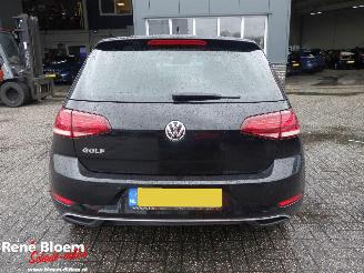 Volkswagen Golf 1.6 TDI R-Line Automaat picture 3