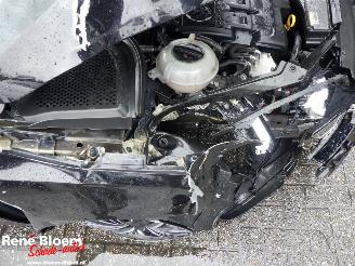 Volkswagen Golf 1.6 TDI R-Line Automaat picture 10