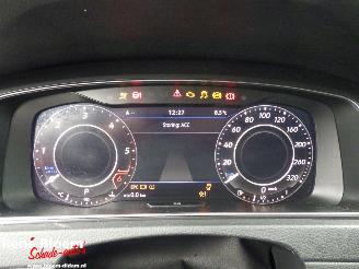 Volkswagen Golf 1.6 TDI R-Line Automaat picture 17