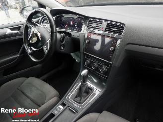Volkswagen Golf 1.6 TDI R-Line Automaat picture 12