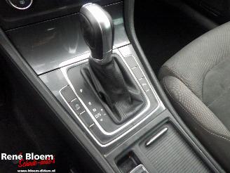 Volkswagen Golf 1.6 TDI R-Line Automaat picture 19