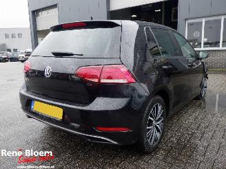 Volkswagen Golf 1.6 TDI R-Line Automaat picture 4