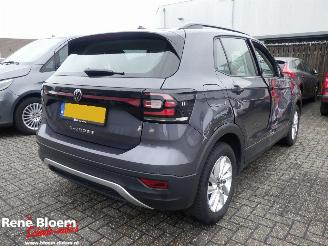 Damaged car Volkswagen T-Cross 1.0 TSI Life 5drs 2022/5