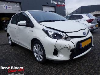Toyota Yaris 1.5 Hybrid Dynamic Aut 5drs picture 2