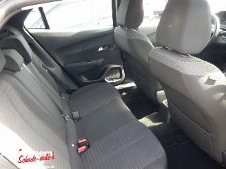 Peugeot 2008 1.2 PureTech Active Pack picture 15