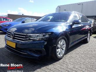 uszkodzony samochody osobowe Volkswagen Passat 1.5 TSI Variant Business 2023/1