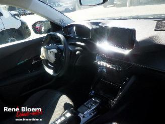 Peugeot e-2008 EV Allure Pack 50 kWh picture 8