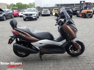 Yamaha XMAX 300 picture 2