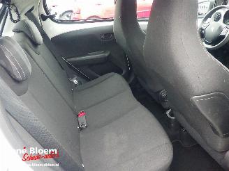 Peugeot 108 1.0 e-VTI Active 5drs picture 12