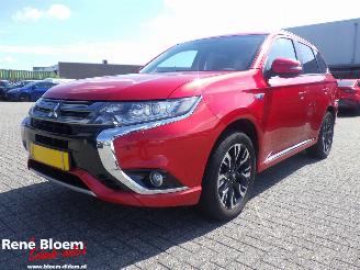 Vaurioauto  passenger cars Mitsubishi Outlander 2.0 PHEV Executive Edition 2016/10