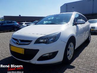 Schadeauto Opel Astra SPORTS TOURER 2.0 CDTi Cosmo 2014/11
