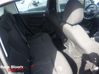 Peugeot 208 1.2 VTi Access picture 12