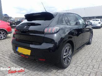 Damaged car Peugeot 208 1.2 PureTech Allure 101pk 2023/1
