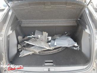 Peugeot 2008 1.2 Puretech Allure Pack picture 14