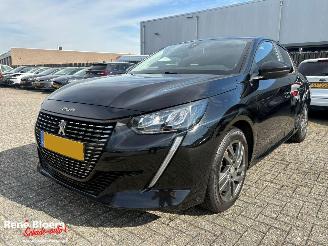 Vaurioauto  passenger cars Peugeot 208 1.2 Puretech Active Carplay 5drs 2021/10
