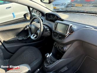 Peugeot 208 1.2 Puret6ech Signature 5drs Airco picture 13