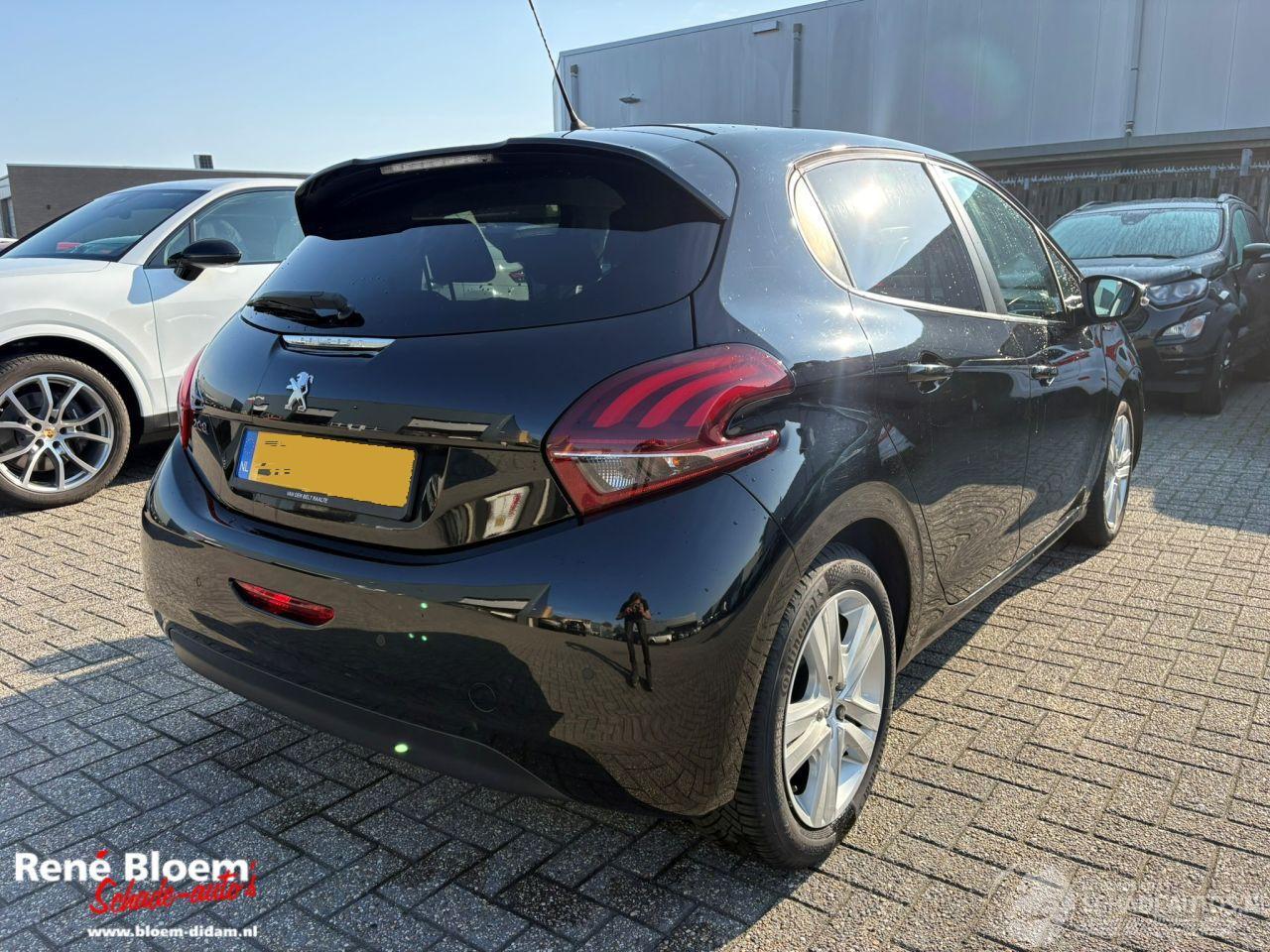 Peugeot 208 1.2 Puret6ech Signature 5drs Airco