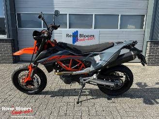 krockskadad bil motor KTM 690 SMC R 2021/3