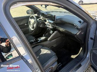 Peugeot 2008 1.2 Hybrid 145 GT picture 12
