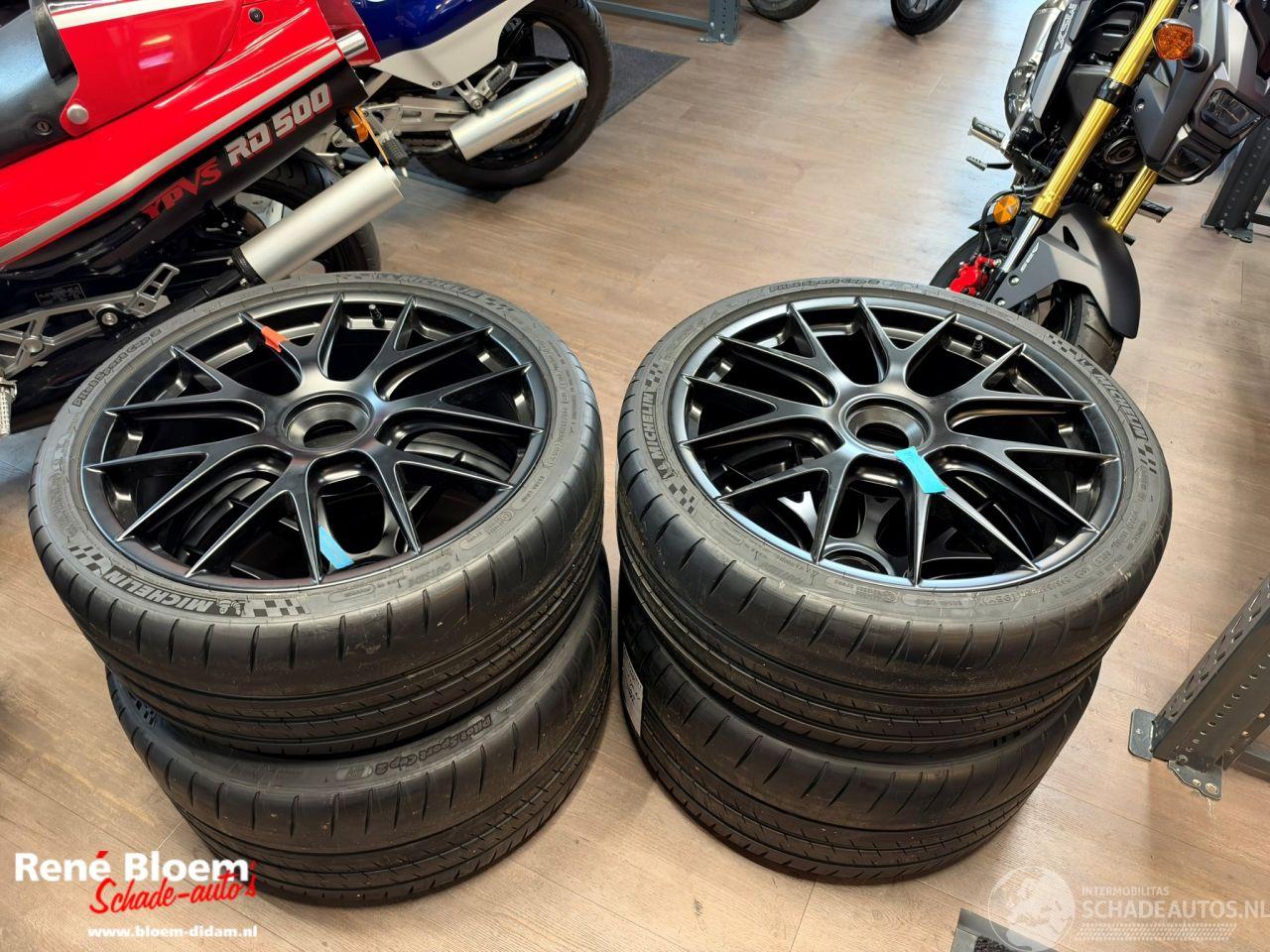 Porsche  GT4 RS nieuwe Machnesium Velgen